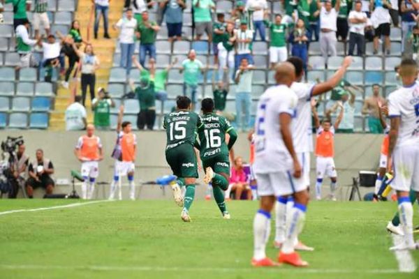 Com gol nos acréscimos, Água Santa vence o Palmeiras e sai na