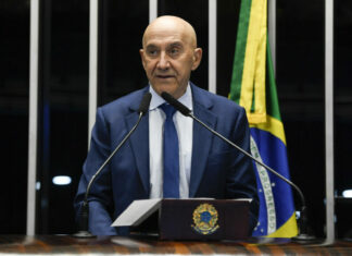 Confúcio Moura ‘catimba’, anuncia renúncia, mas todos veem gesto como estratégia; ‘ele está no jogo’