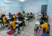 Senado aprova MP que reajusta piso salarial dos professores para R$ 5.130; texto vai à sanção