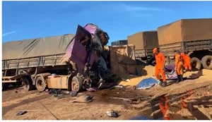 Carreteiro morre em acidente no Candeias7