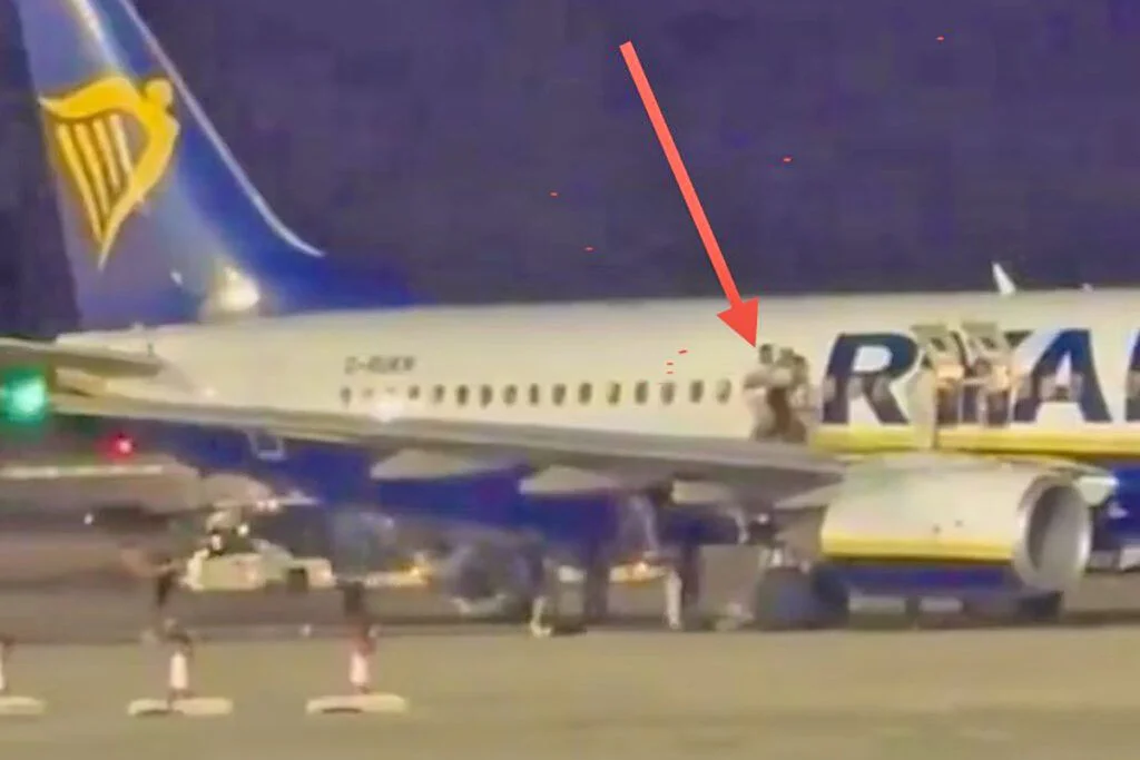 Falso alarme de incêndio em voo da Ryanair causa pânico e deixa 18 feridos na Espanha