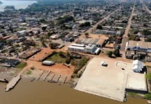 Resgate ousado na fronteira – Encapuzados tomam à força barco da Bolívia apreendido pela PF, em Guajará