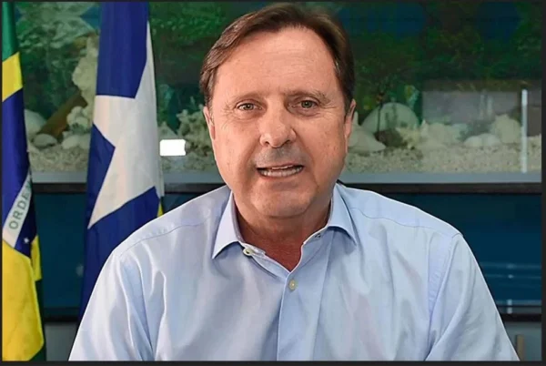 Acir questiona: “como explicar quem entra na política sem um carro para andar e depois tem fazenda e avião?”