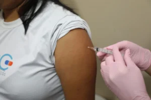 vacinacao-dengue-profissionais-de-saude-foto-Pablo-Belo-41-2048×1365-1