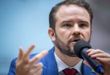 'Temos que tratar bet igual tratamos cigarro', diz ministro da Fazenda