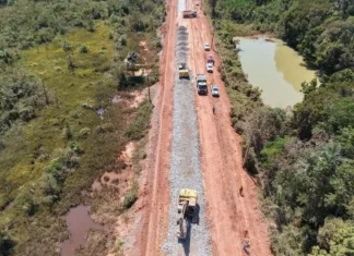 Reasfaltamento do ‘meião’ da BR-319 avança, constata engenheiro do Dnit de Rondônia, que visitou o trecho