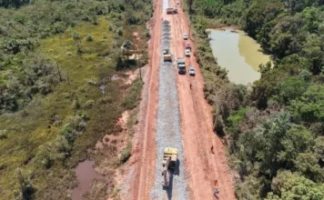 Reasfaltamento do ‘meião’ da BR-319 avança, constata engenheiro do Dnit de Rondônia, que visitou o trecho