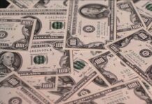 Ibovespa cai mais de 13% após 'circuit breaker' e dólar fecha a R$ 5,40