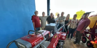 Associação Águas Claras em Vilhena recebem implementos agrícolas de Cirone e Amanda