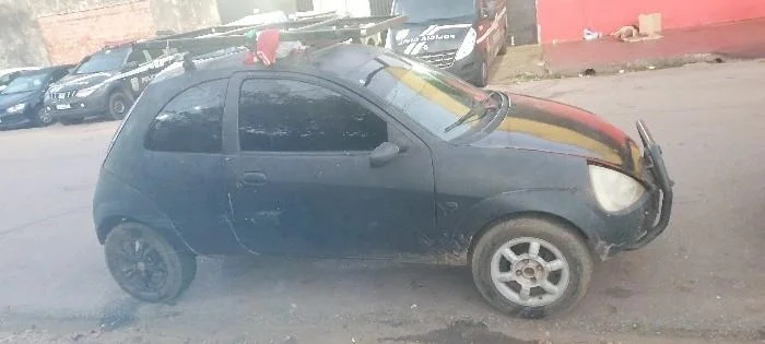 Presos com arma artesanal calibre 12 e Ford Ka que pode ter sido usado em roubo a coronel da PM; 1 é foragido