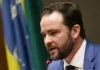Ministro da Fazenda diz que família Bolsonaro fez 'movimento' contra o PIX e que governo vai proteger ferramenta