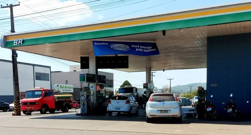 Governo anuncia proposta para elevar etanol na gasolina de 30% para 32% para segurar preços