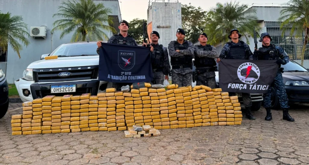 PM estoura depósito de drogas de facção e apreende quase 300 quilos de maconha e pasta-base, em Ji-Paraná
