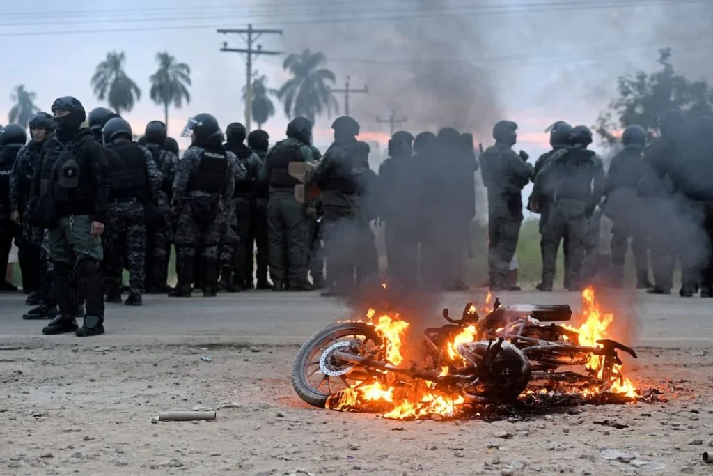Confrontos na Bolívia deixam 35 feridos (entre os quais 19 policiais)