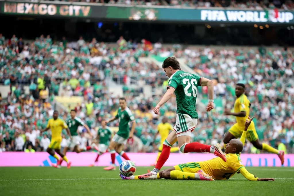 Copa do Mundo - Em jogo de três expulsões, México bate a África do Sul na abertura