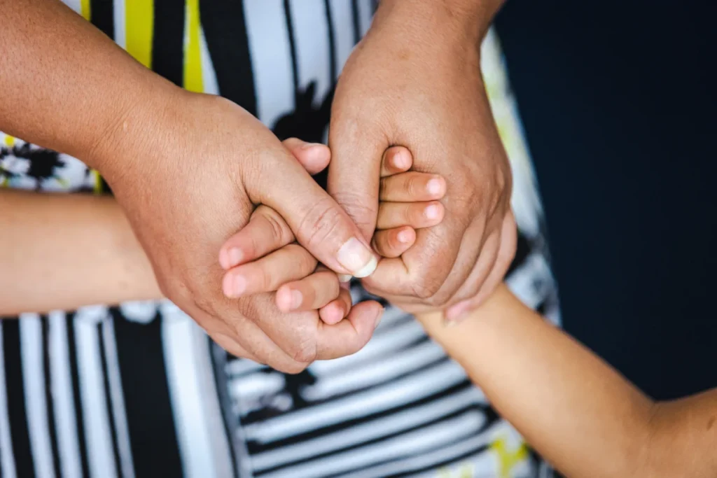 Tio predador sexual que abusou das sobrinhas de 5 e 7 anos pega 20 anos de cadeia