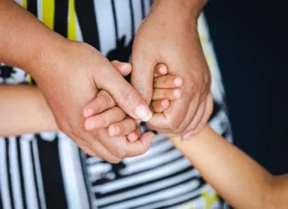 Tio predador sexual que abusou das sobrinhas de 5 e 7 anos pega 20 anos de cadeia
