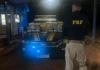Cheiro da ‘nóia’ denuncia e dois em táxi são presos com ‘combo’ de 60 kg pó e maconha, em Guajará-Mirim