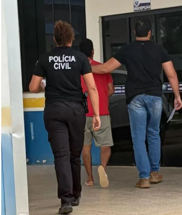 Civil de Costa Marques ajuda a prender condenado por homicídio foragido, em Urupá