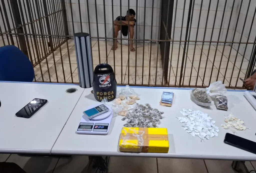 Perdi, perdi! Exclama traficante e ser abordado pela PM, na 'Operação Caçador