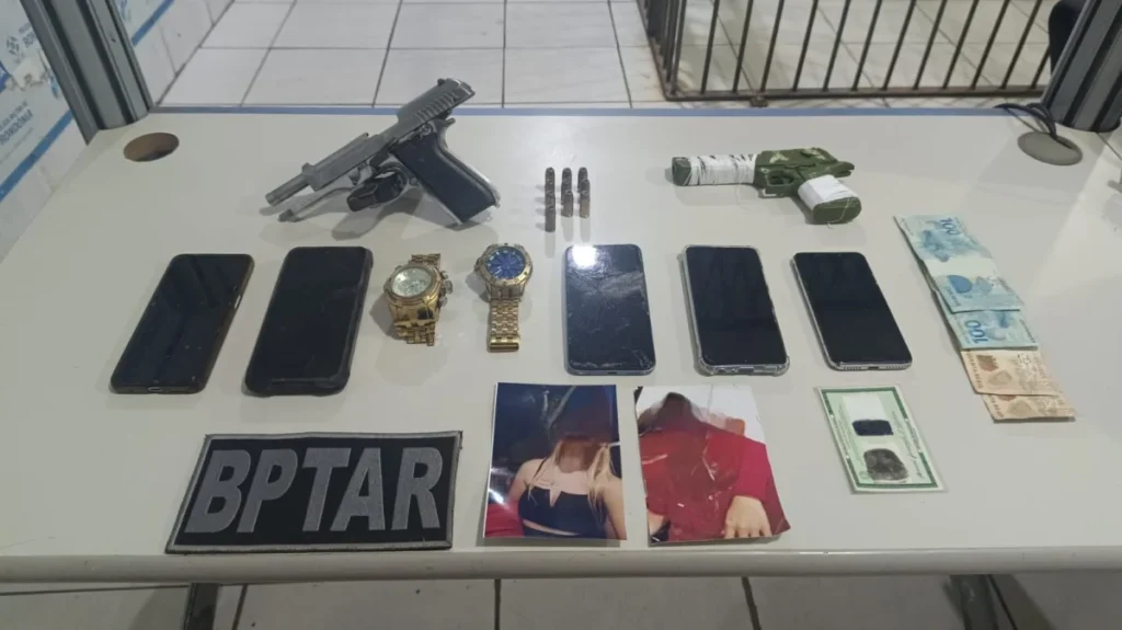 Dois são presos com armas e munições, no 'Beco da Morte", na capital