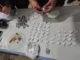 ‘Point de droga’ funcionava no bar de fachada da vila de apartamentos, na Leste; polícia prende três
