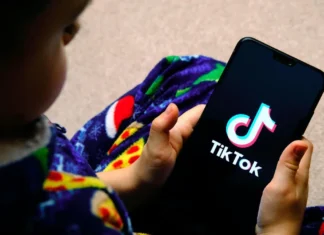 TikTok anuncia mudanças no feed para combater vídeos criados por IA