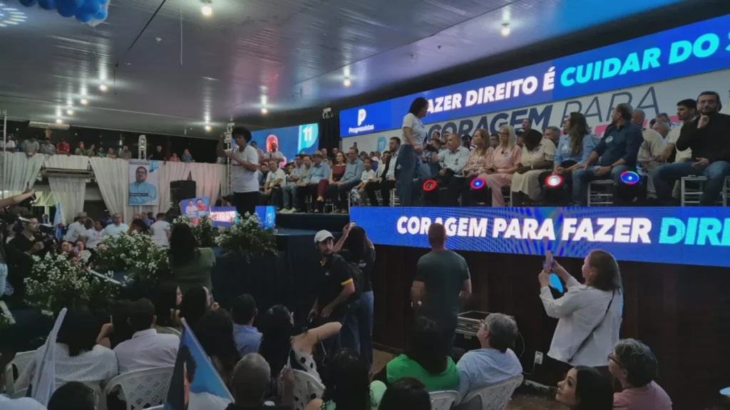 Multidão lota clube em Ji-Paraná e aclama Silvia Cristina ao Senado