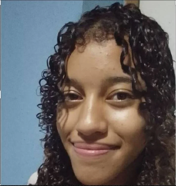 Mãe 'corta' redes sociais e filha adolescente foge de casa; polícia está à procura