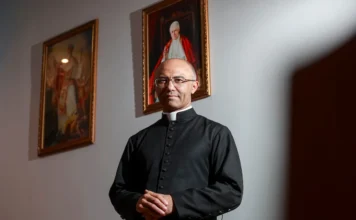 Padre excomungado pelo papa diz que “modernismo destrói a fé católica”; veja vídeo
