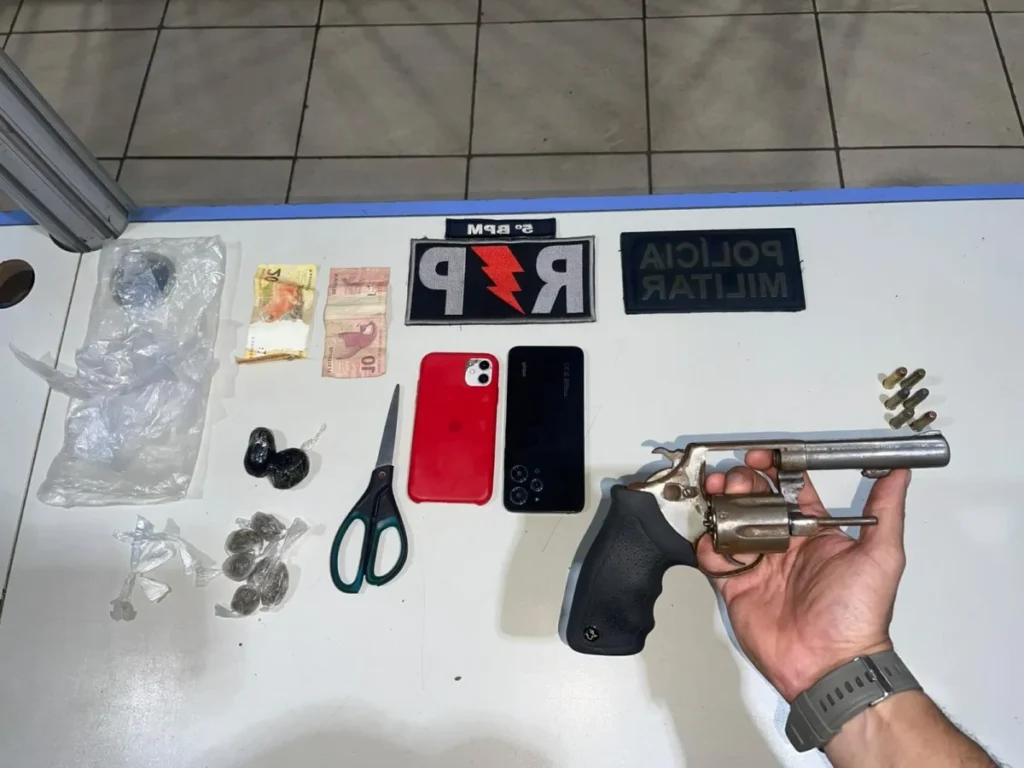 Encurralado pela PM, foragido joga 'trezoitão' pela janela, mas é preso com droga, no 'Orgulho'
