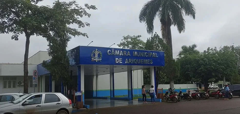 Câmara de Vereadores de Ariquemes abre concurso com salários de até R$ 6 mil; inscrições começam na segunda