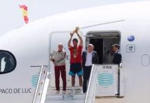 Seleção da Espanha chega a Madri com taça para desfile e festa do 2º título mundial