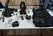 Pistola roubada e colete à prova de bala são apreendidos com integrante do CV, preso na Operação Sufocare