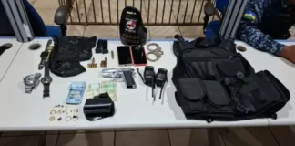 Pistola roubada e colete à prova de bala são apreendidos com integrante do CV, preso na Operação Sufocare