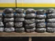 Renault com 30 kg de maconha dá ‘prego’ antes de sair da cidade, PM desconfia, aborda e prende traficante