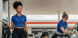 Justiça proíbe exigência de calças legging para mulheres frentistas e determina uniformes normais
