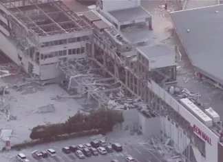Terremoto de 7.1 derruba shopping, deixa Japão ás escuras e sem transportes; há mortos e feridos