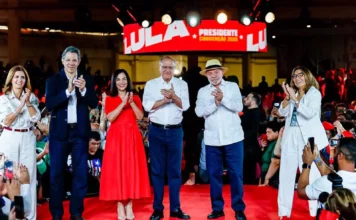 PT oficializa candidatura de Lula, que concorre à Presidência pela sétima vez