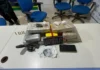 DANADINHO – PCD amparado por muletas é preso armado e com 9 tabletes de maconha