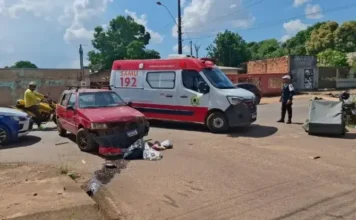 ‘Trombada’ entre carro e moto deixa casal ferido, em Porto Velho