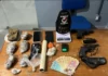 Roubo de celular leva PM a ‘boca de fumo’, onde prende 2 e apreende armas e drogas, em Cerejeiras