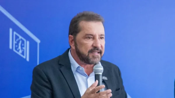 Hildon se considera o mais preparado para enfrentar crise nas finanças. “Já fizemos isso na capital”
