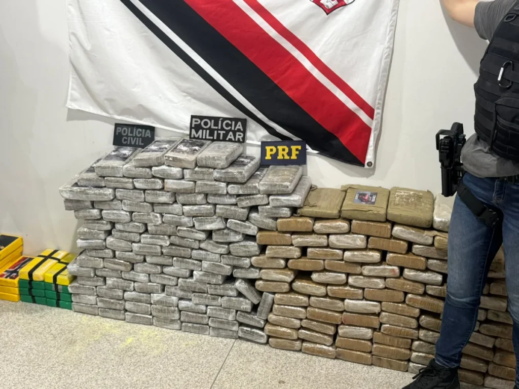 Tráfico domina - PM, Civil e PRF apreendem grande carregamento de droga na zona rural de Ariquemes