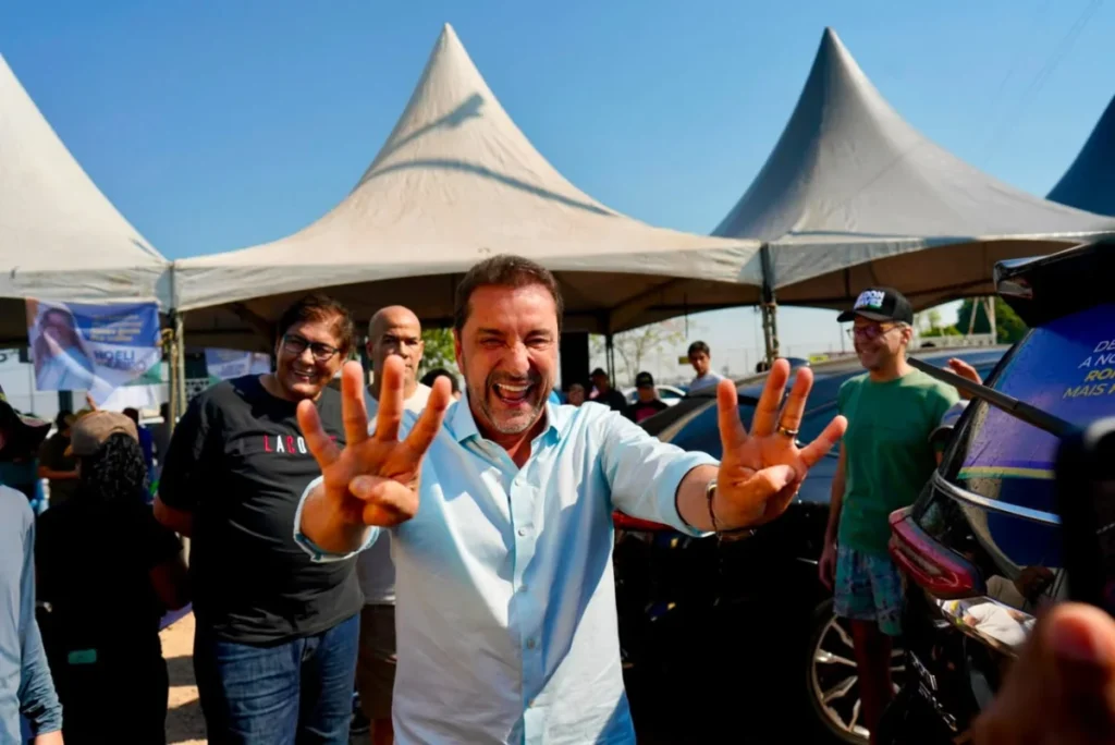 Adesivaço de Hildon Chaves é sucesso de adesão neste domingo, em Porto Velho