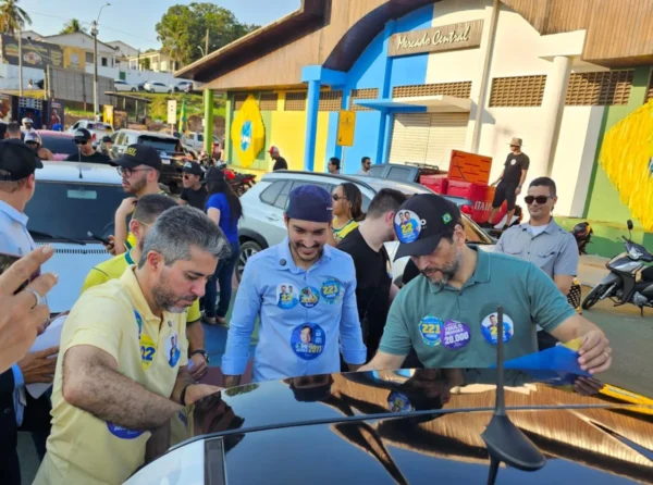 Campanha de Marcos Rogério ganha as ruas da capital, com adesivaço
