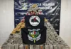 ‘Nóia do baú vermelho’ – PM apreende cerca de 345 tabletes de maconha na hora do transbordo, na capital