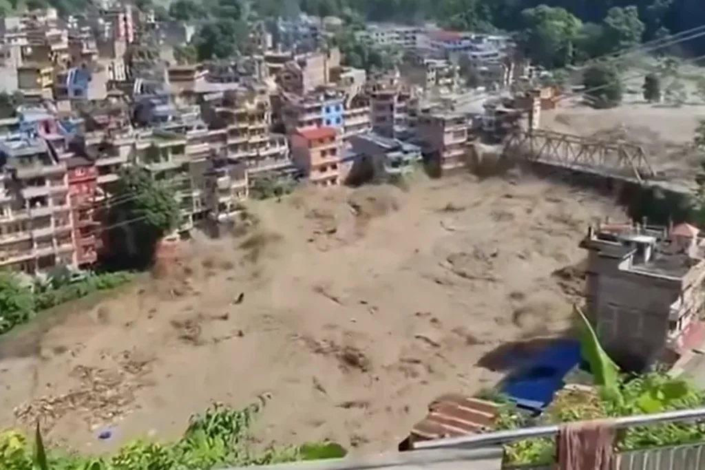 Inundações e deslizamentos matam 95 e deixam centenas de desaparecidos, no Nepal