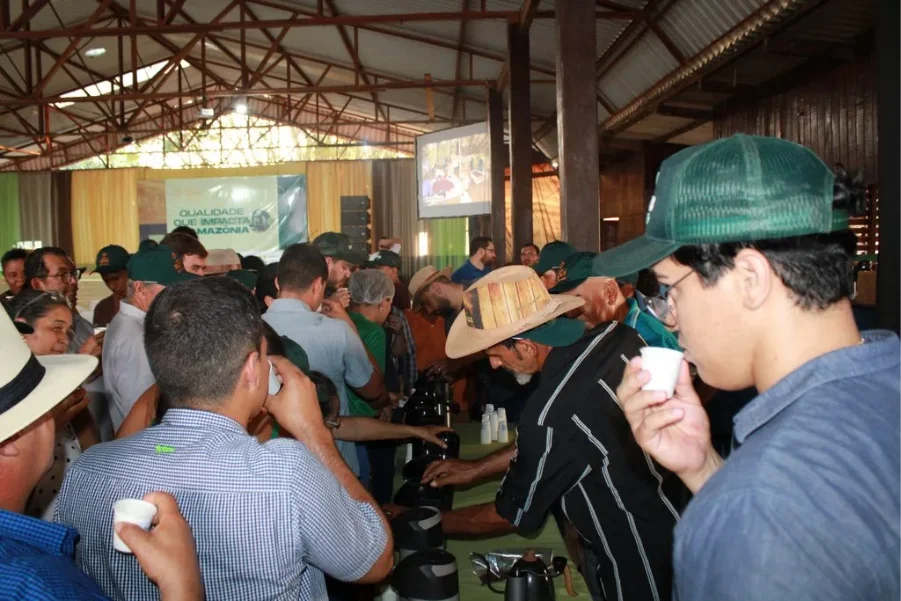 Exposição inédita em Apuí mostra jornada do café “do grão até a xícara