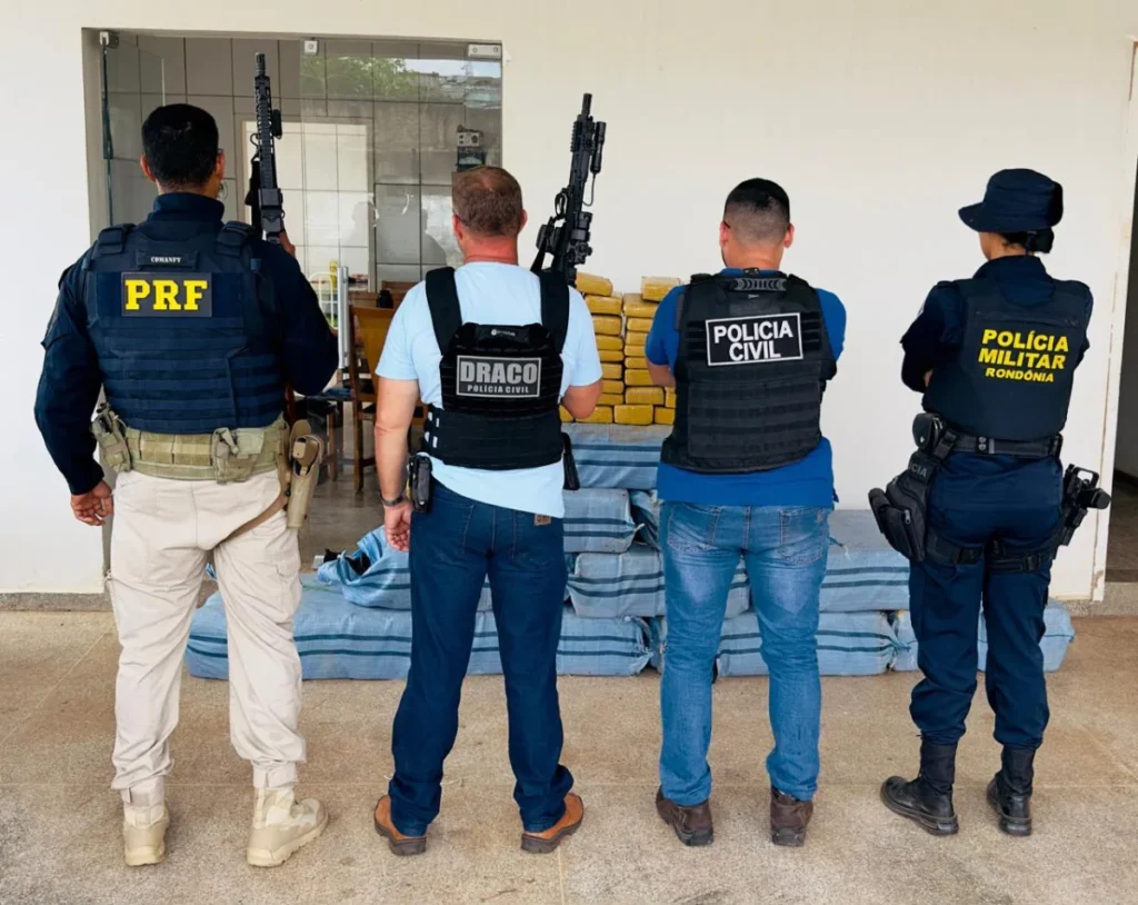 'Combo do capeta', com meia tonelada de skunk e 17,5 kg de cocaína, é apreendido na 429; cinco são presos